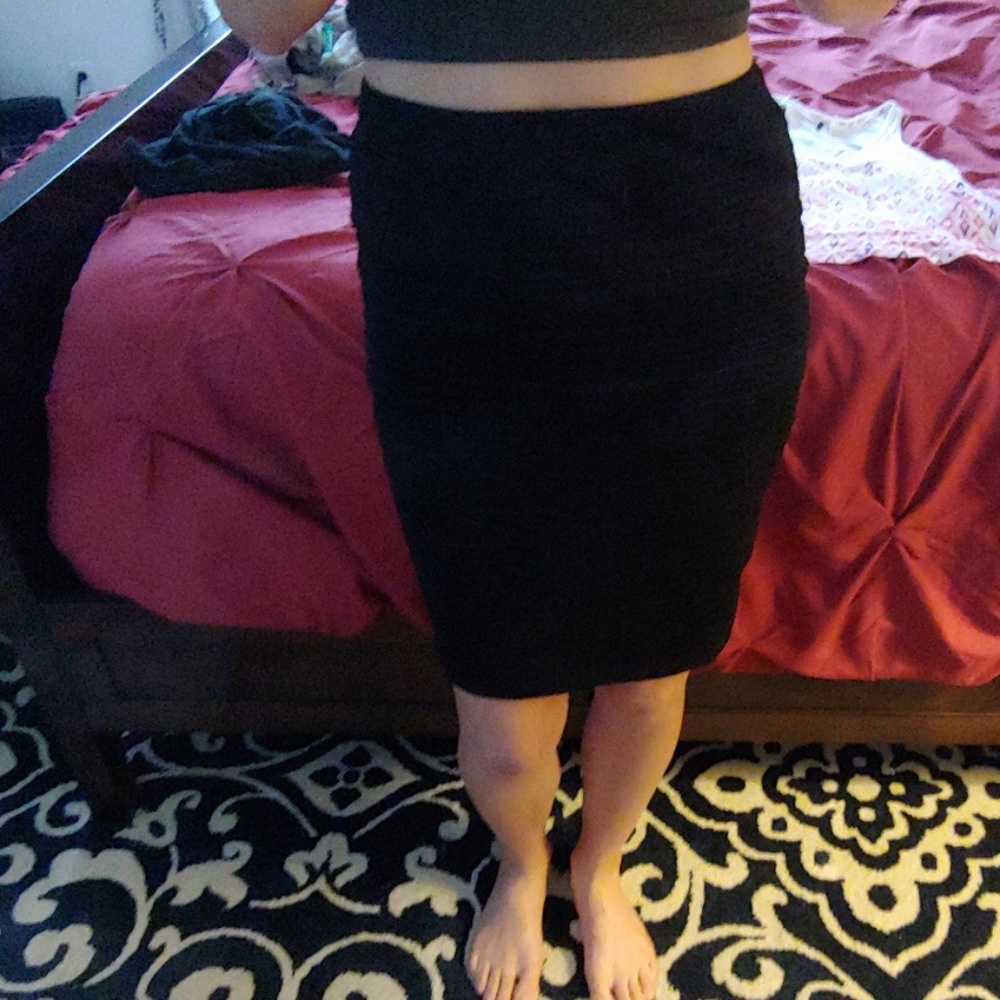 Pencil skirt, Black & ribbed, go to work then out!